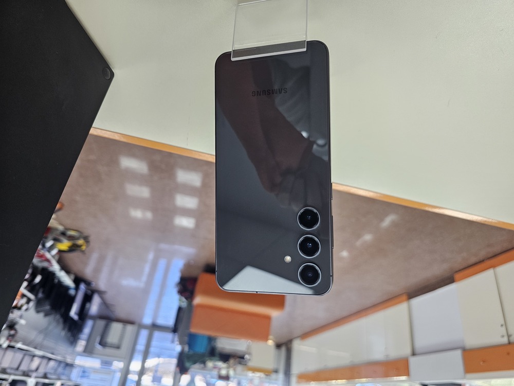 Смартфон Samsung Galaxy S24 FE 8/128