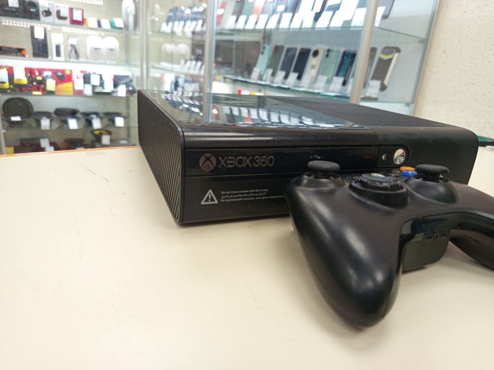 Игровая приставка Xbox 360;