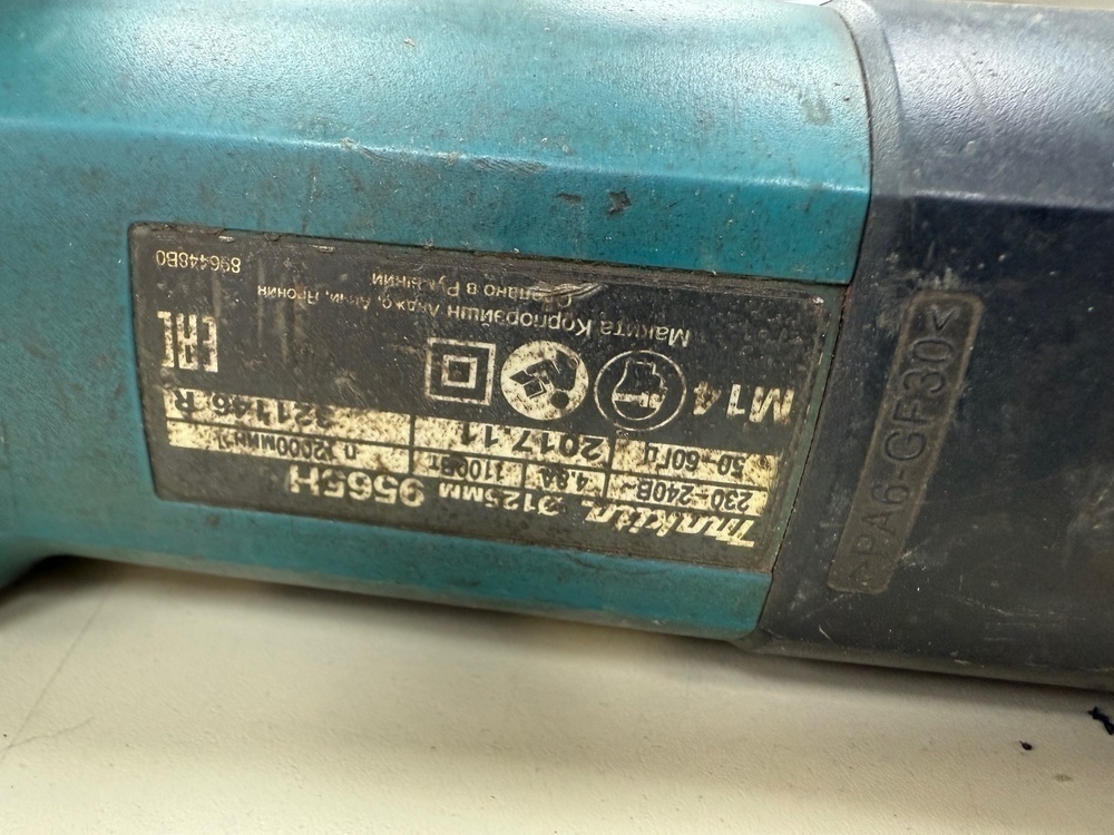 Угловая шлифмашина Makita 9565Н