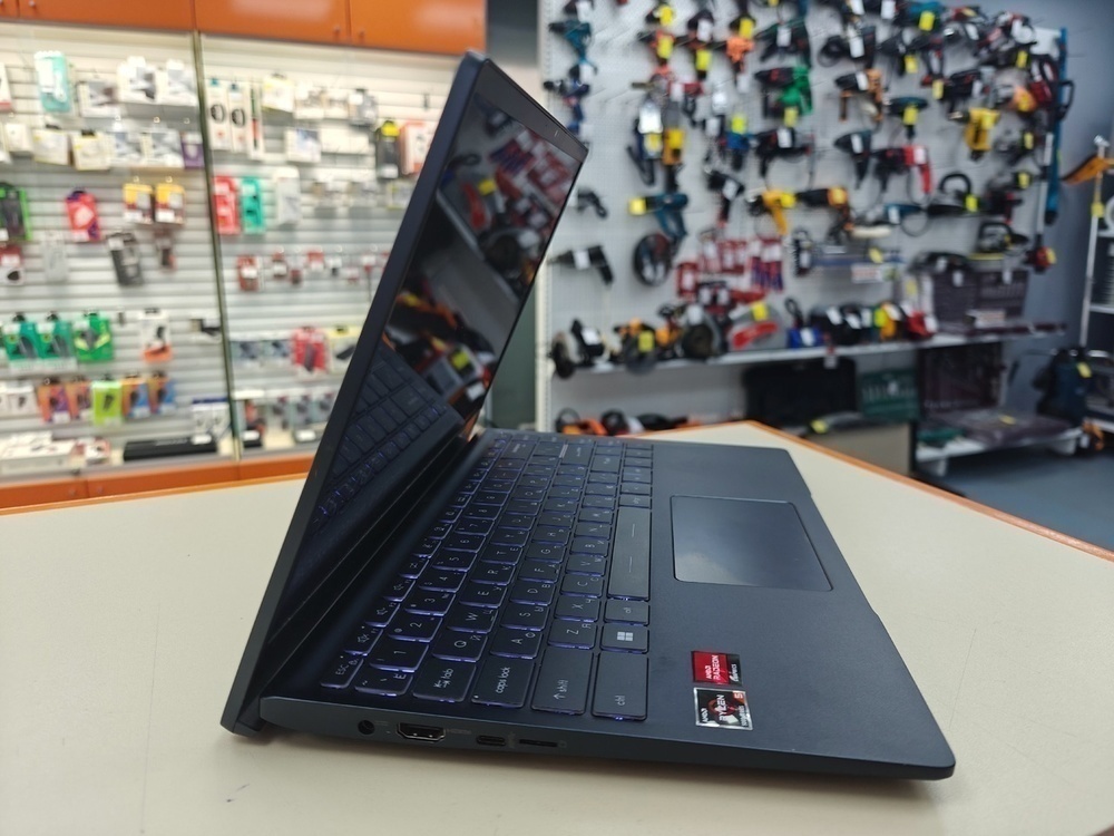 Ноутбук MSI; Ryzen 5 5600U, AMD Radeon (TM) Graphics, 8 Гб, 240 Гб, Нет