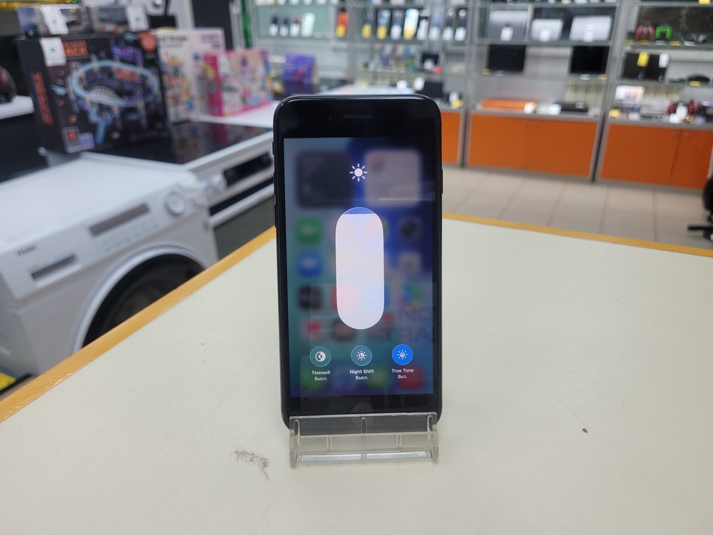 Смартфон Apple iPhone SE 2020 64Gb