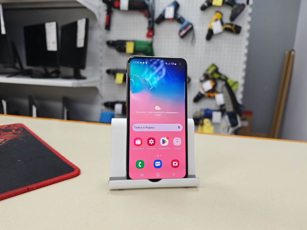 Смартфон Samsung Galaxy S10e 6/128
