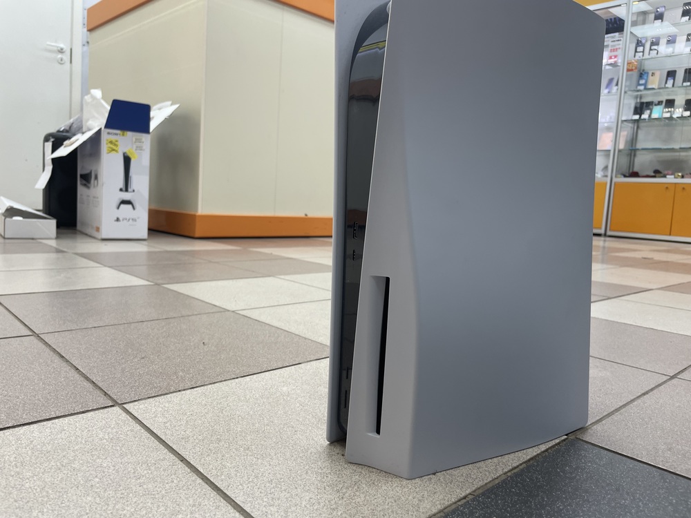 Игровая приставка PlayStation 5 825Gb (С дисководом)