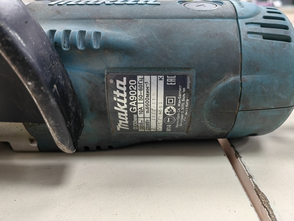 Угловая шлифмашина Makita GA9020