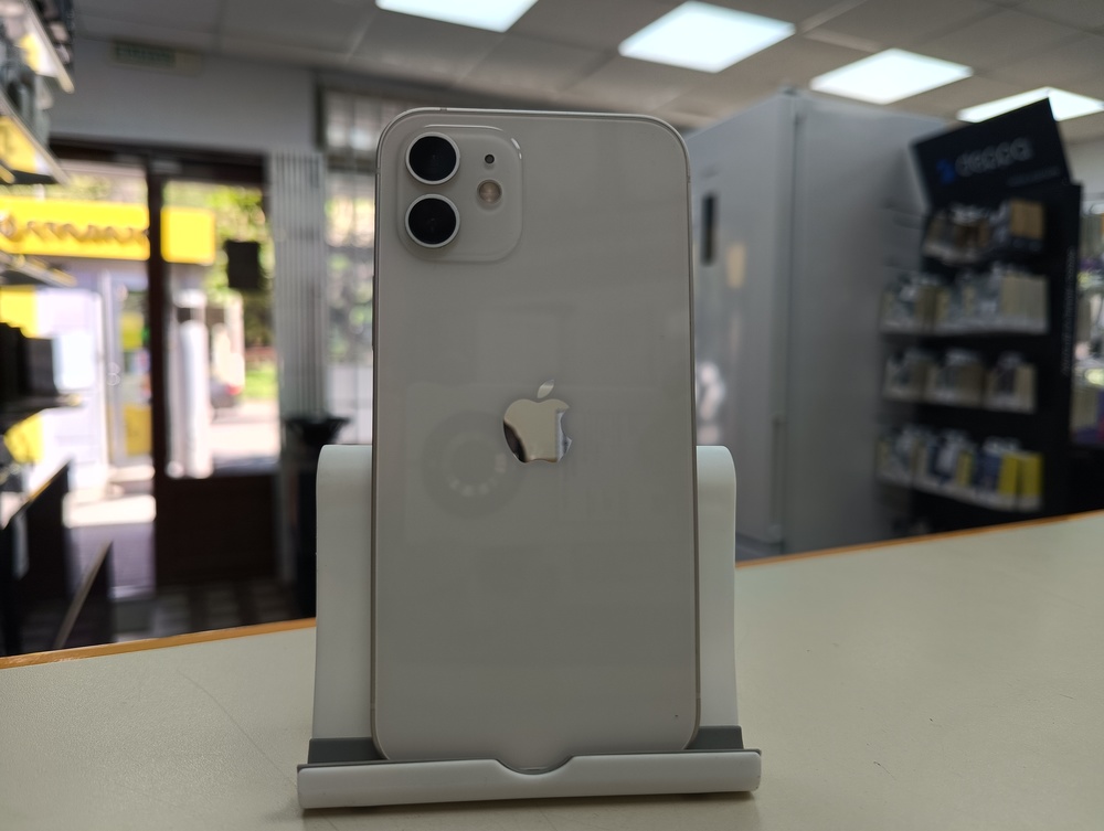 Смартфон Apple iPhone 12 64Gb