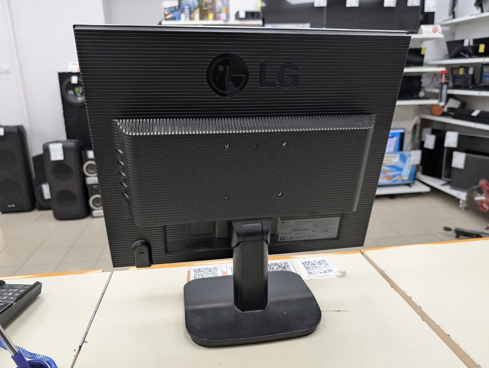 Монитор LG L1918S