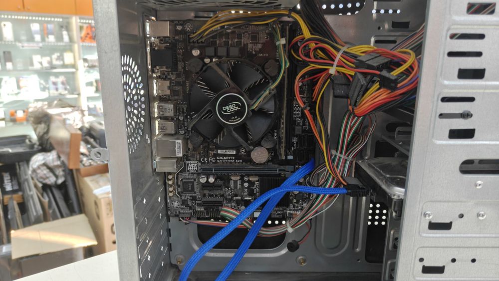 Системный блок CROWN; Core i3-7100, Intel UHD Graphics 600, 4 Гб, Нет, 500 Гб