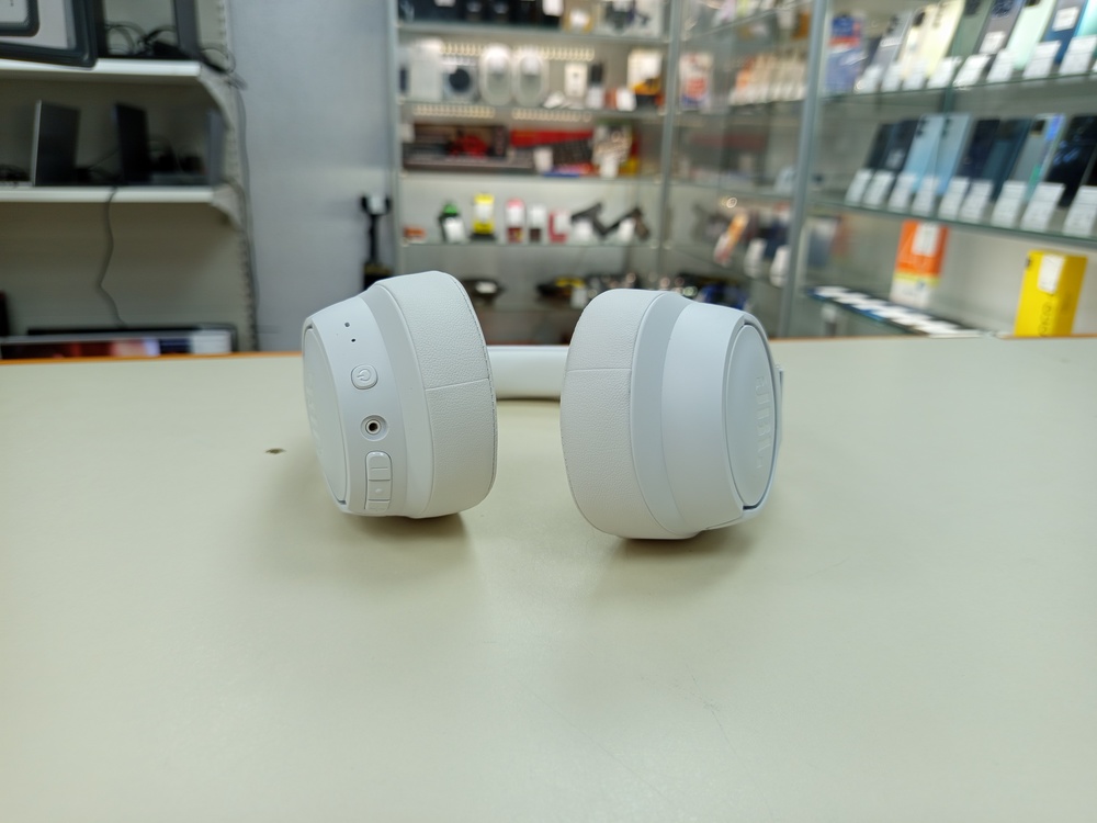 Наушники беспроводные JBL Tune 720BT;