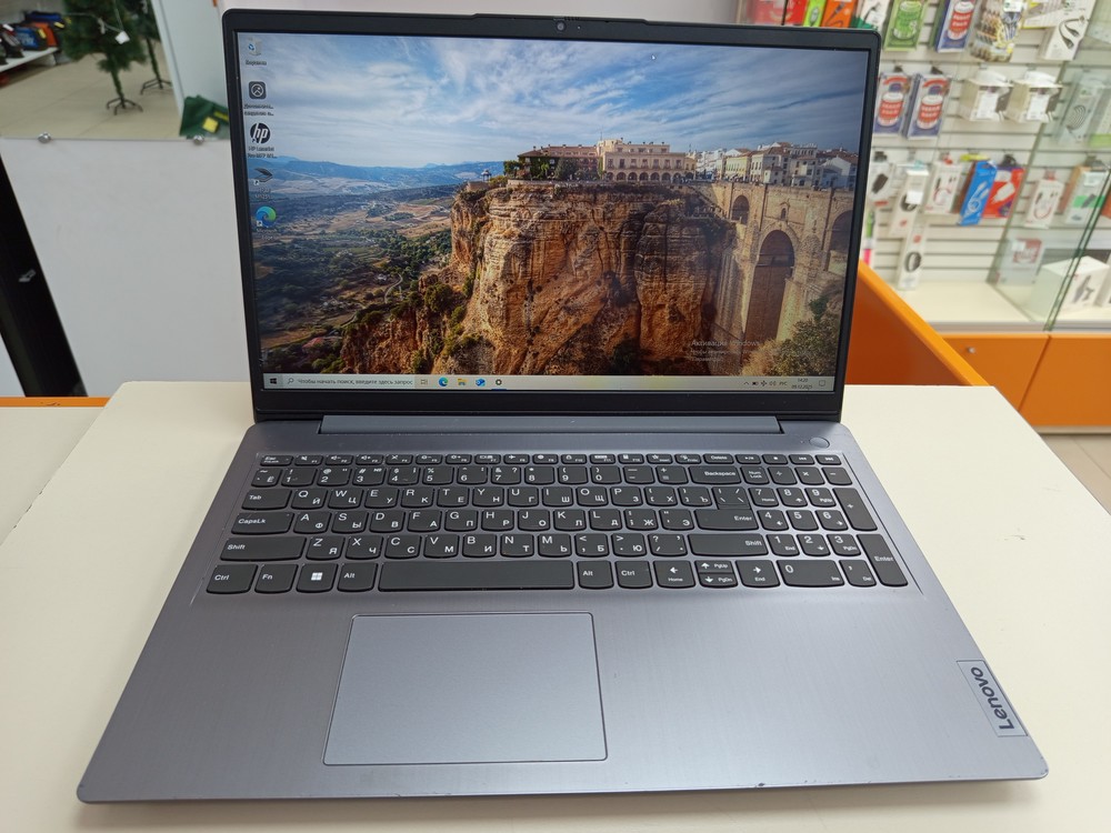Ноутбук Lenovo; Pentium Gold 7505, Intel UHD Graphics, 8 Гб, 240 Гб, Нет