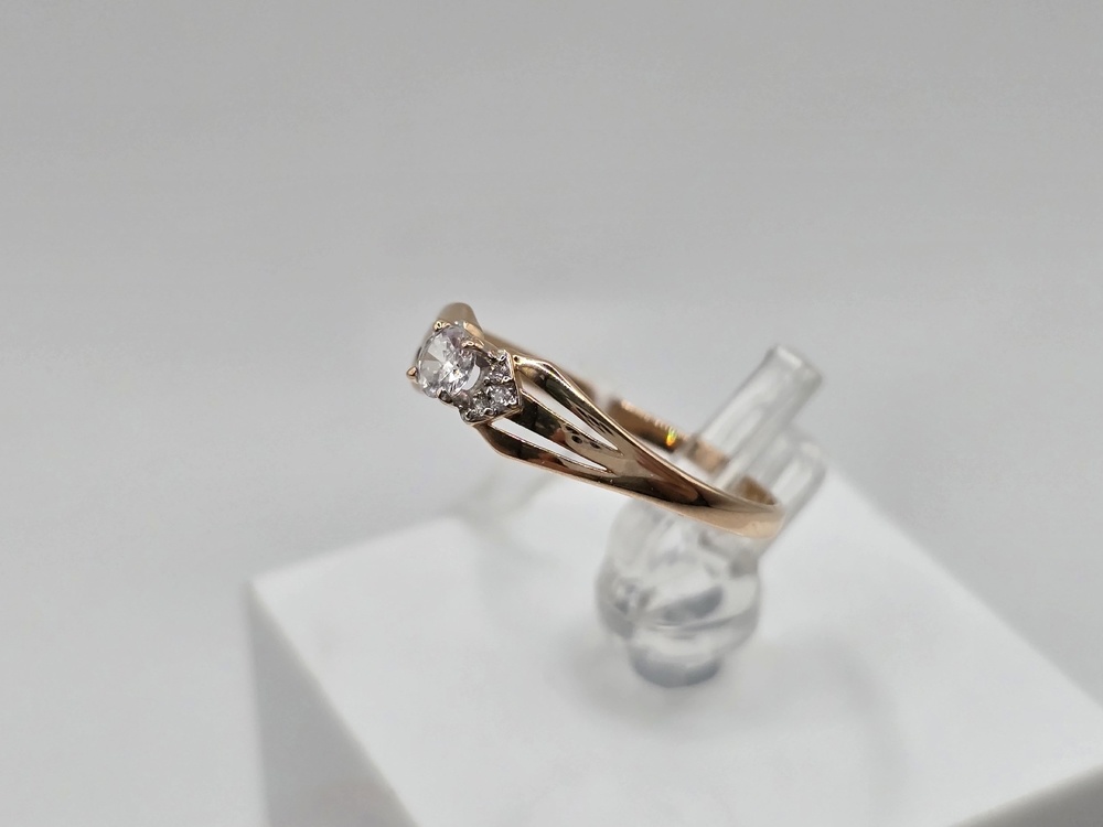 КОЛКМИ375 КОЛЬЦО С КАМНЯМИ (Au 375)