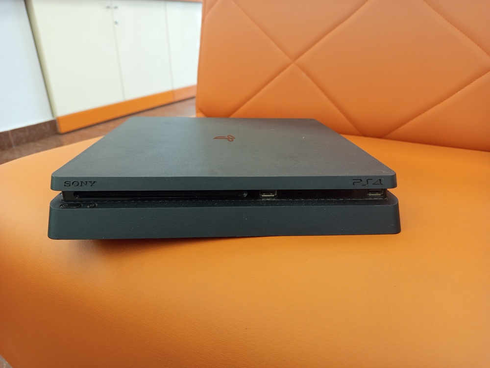 Игровая приставка PlayStation 4 Slim 500GB Игровая приставка PlayStation 4 Slim 500GB