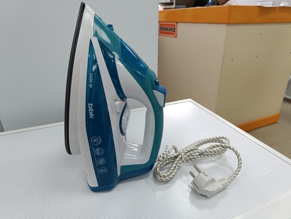 Утюг BBK ISE-2401