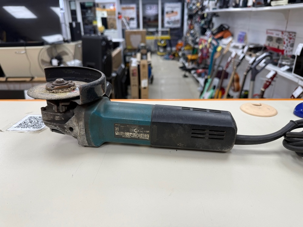 Угловая шлифмашина Makita 9565Н
