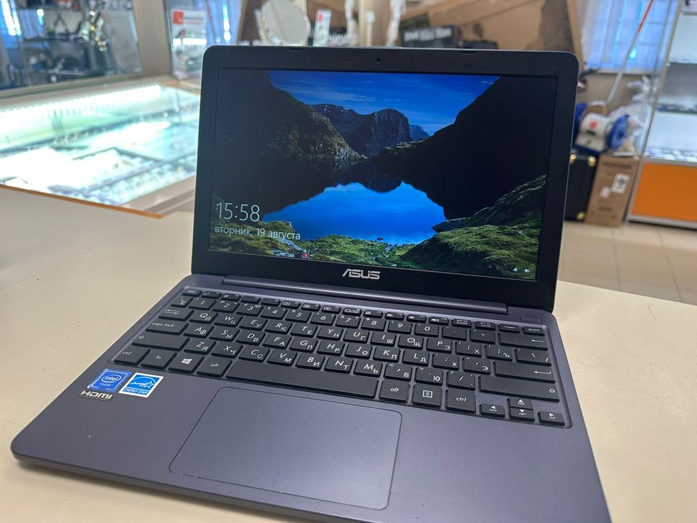 Ноутбук ASUS; Celeron N4000, Intel HD Graphics 610, 4 Гб, 64 Гб, Нет