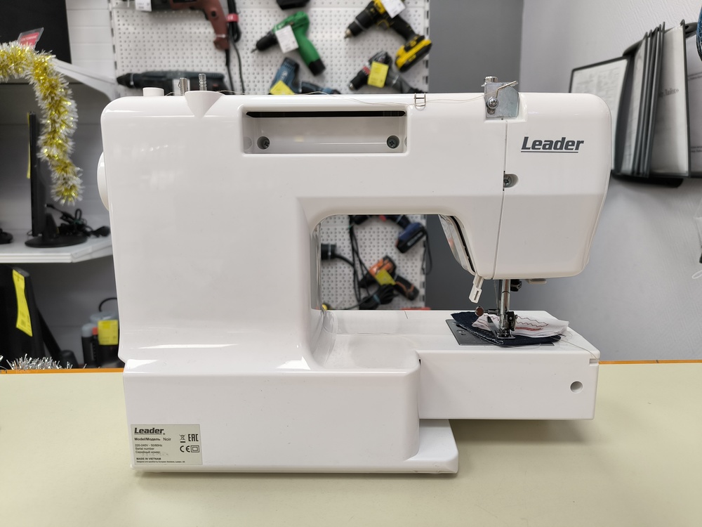 Швейная машина Leader Noir