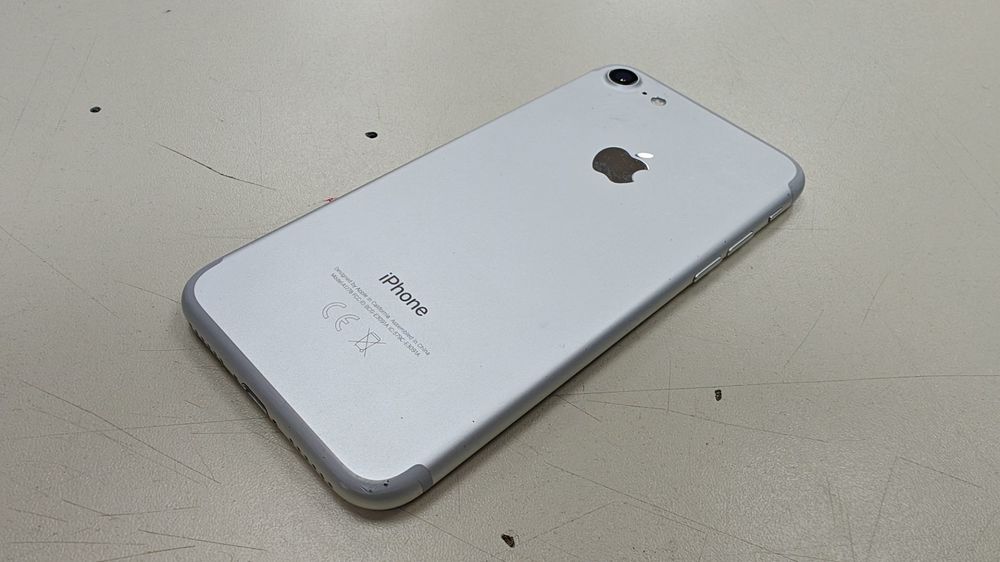 Смартфон Apple iPhone 7 32Gb