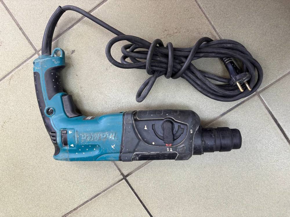 Перфоратор Makita HR2470