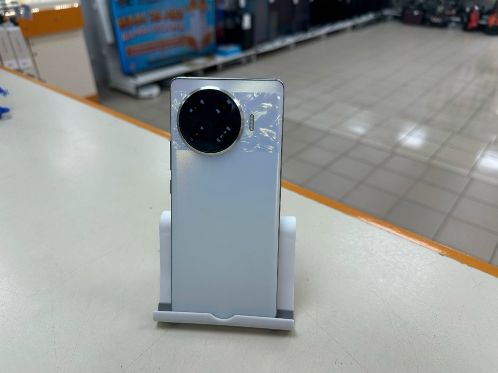 Смартфон Tecno Spark 20 Pro+ 8/256