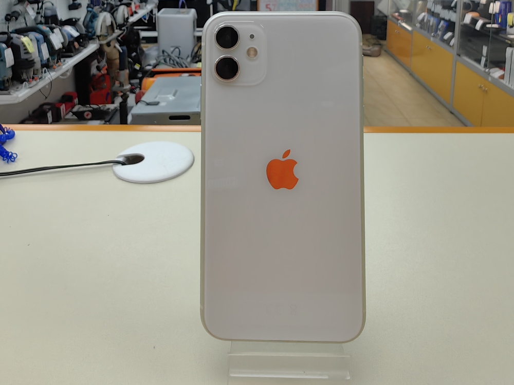 Смартфон Apple iPhone 11 64Gb