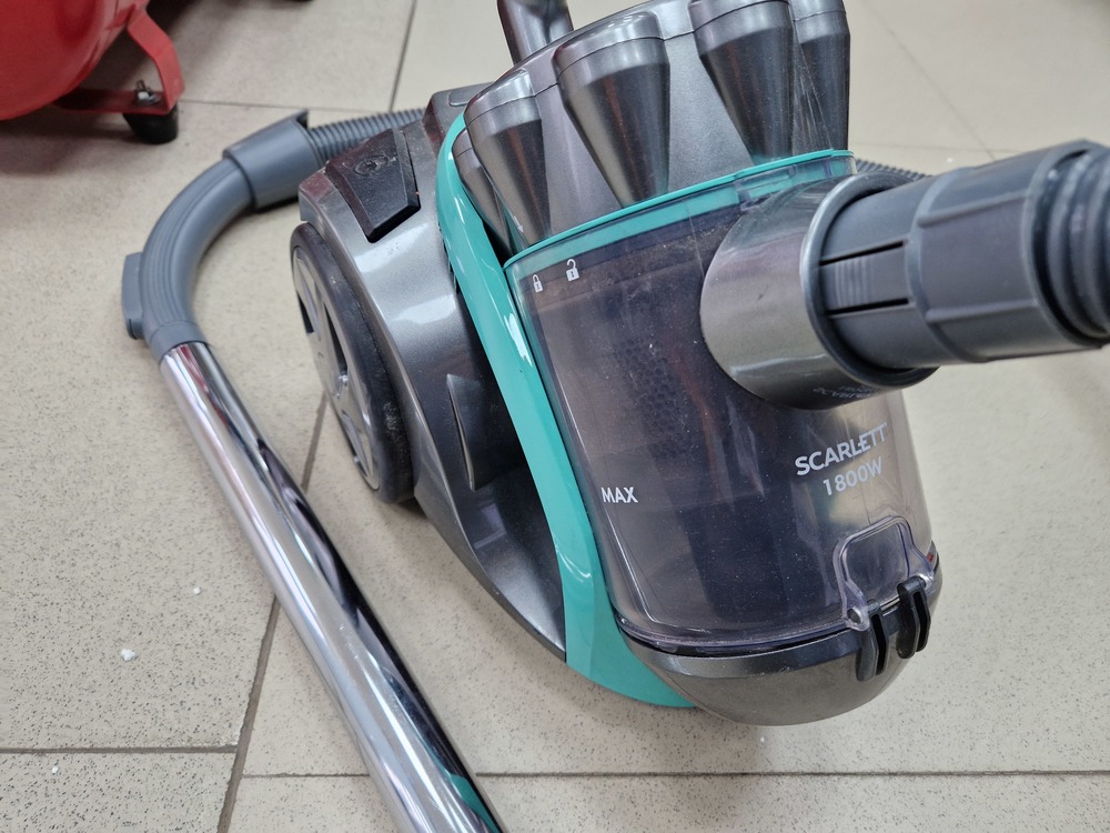 Пылесос Scarlett CS-VC80C03