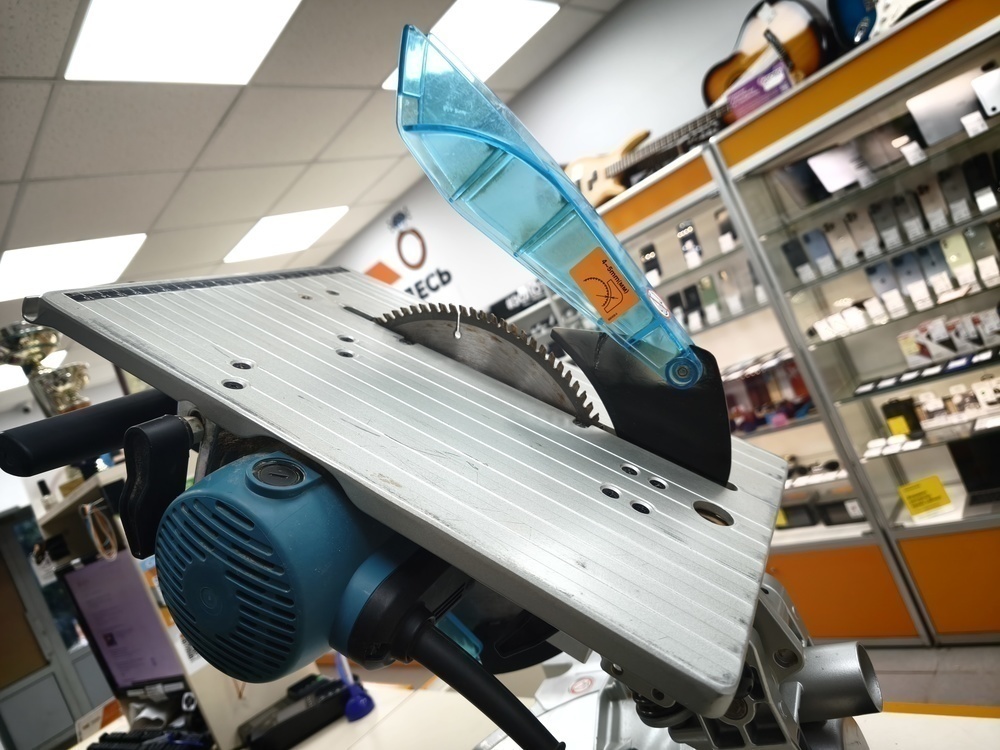 Дисковая пила Makita LH1040