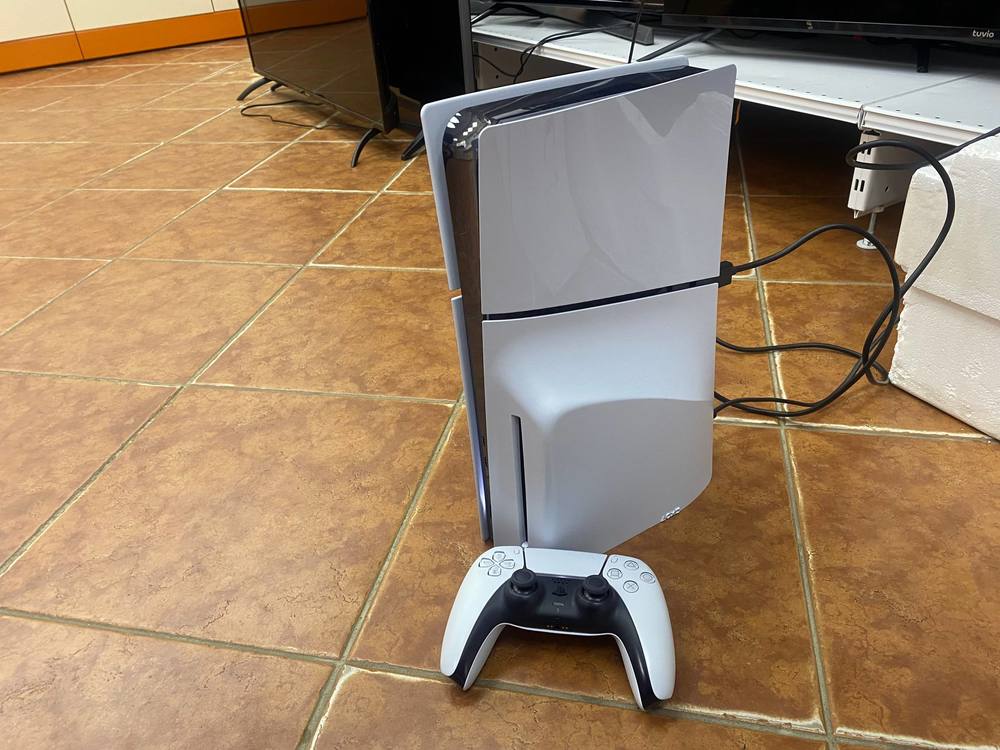 Игровая приставка PlayStation 5 825Gb (С дисководом)