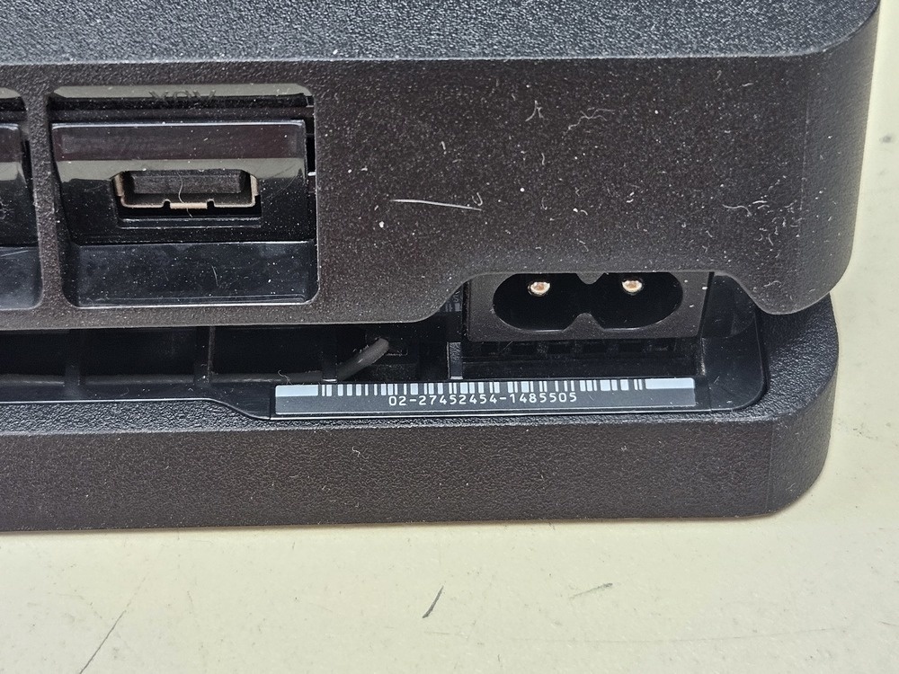 Игровая приставка PlayStation 4 Slim 500GB Игровая приставка PlayStation 4 Slim 500GB