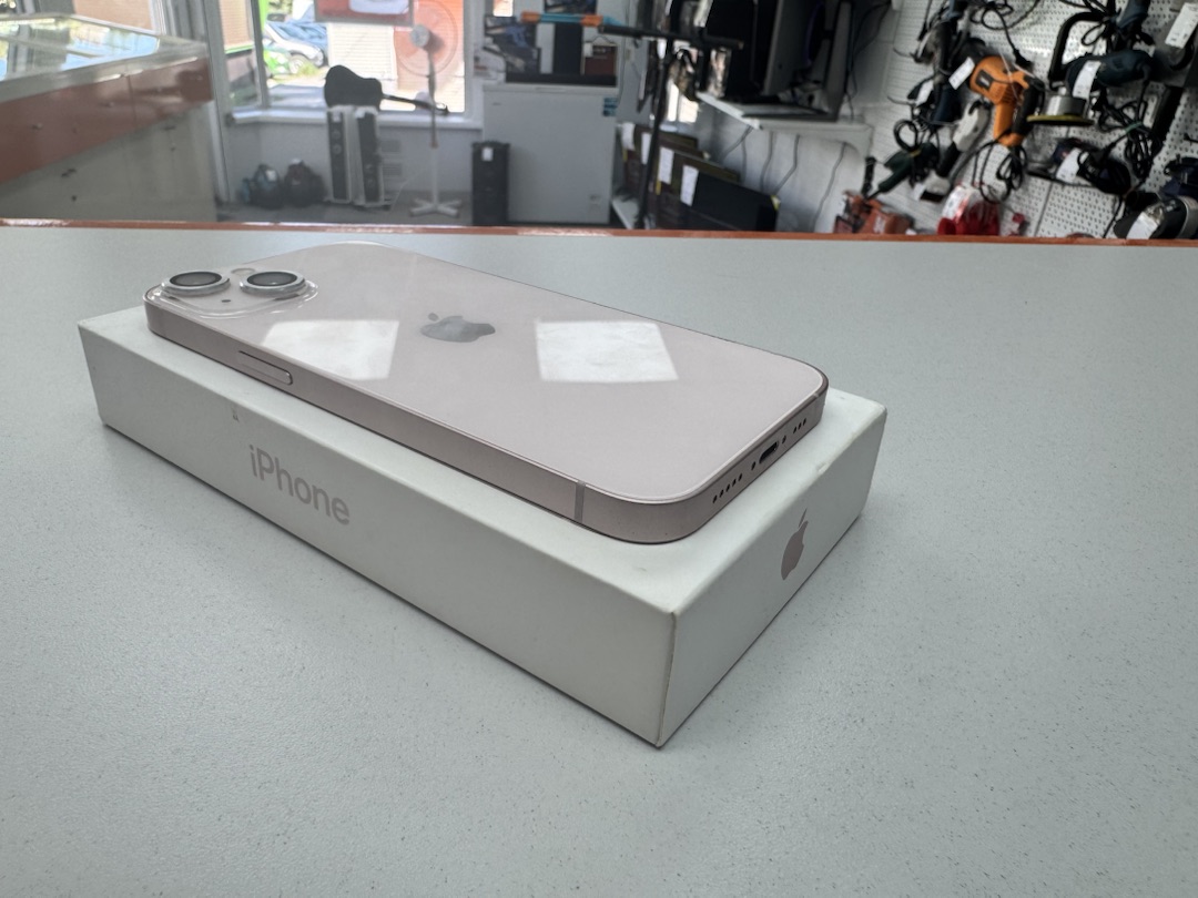 Смартфон Apple iPhone 13 128Gb