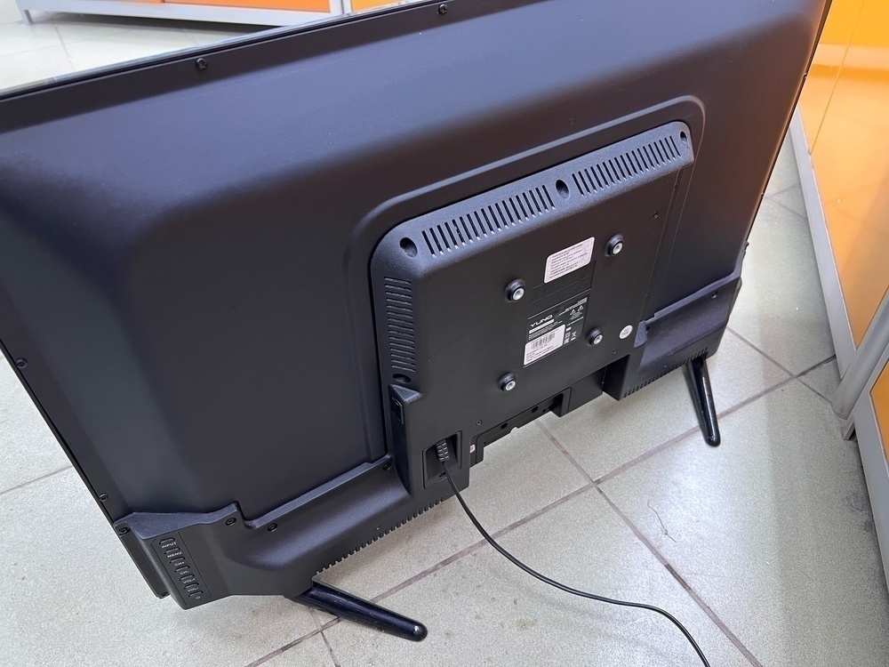 LED Телевизор Yuno ULM-32TC114