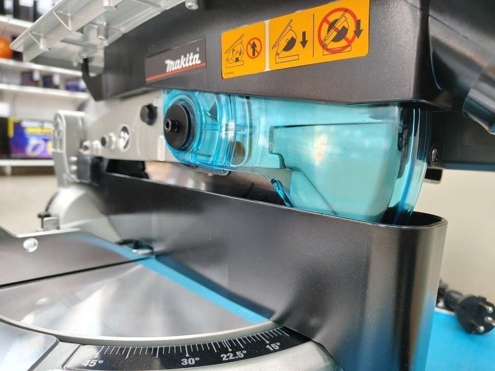 Дисковая пила Makita LH1040