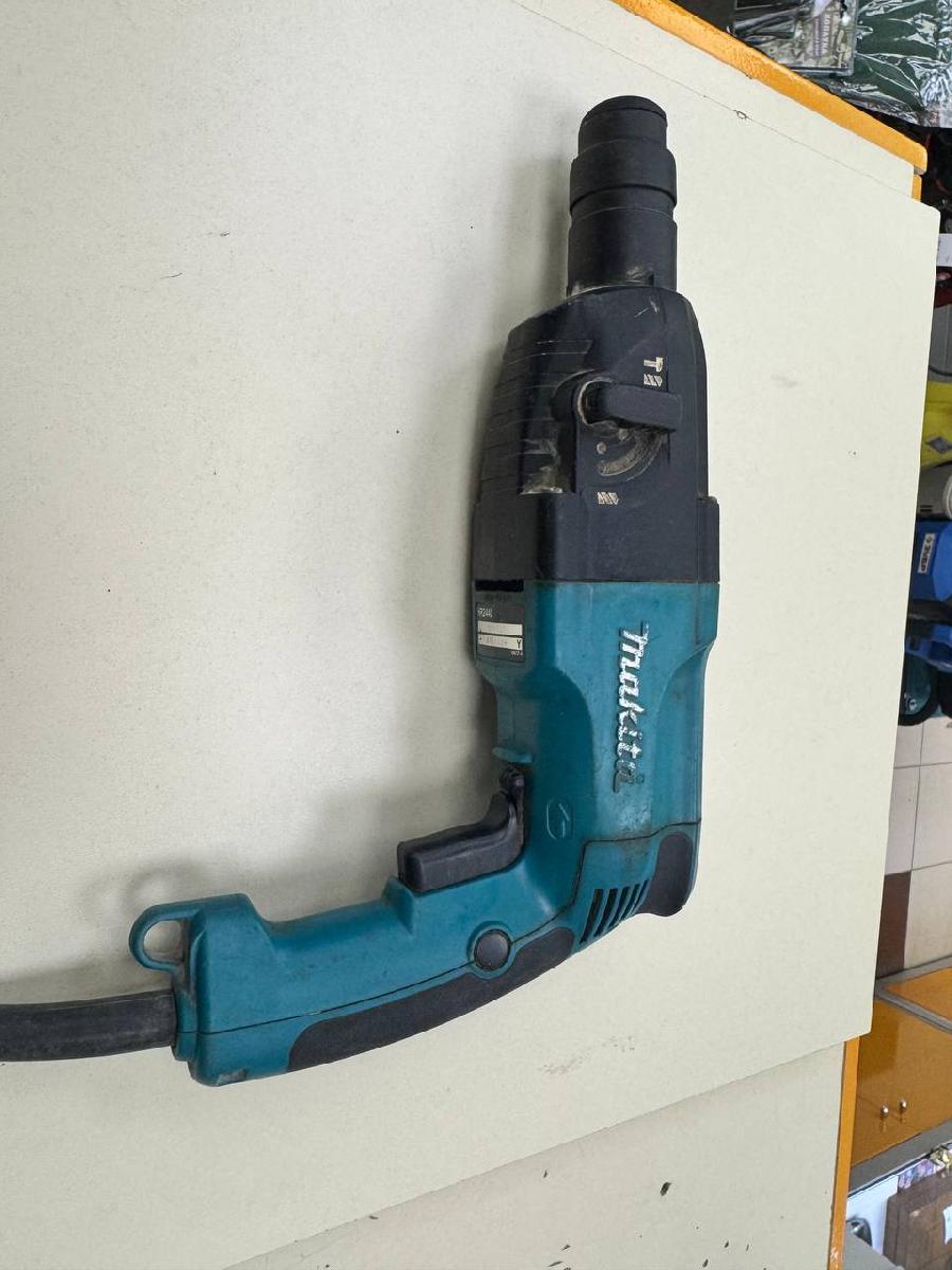 Перфоратор Makita HR2440