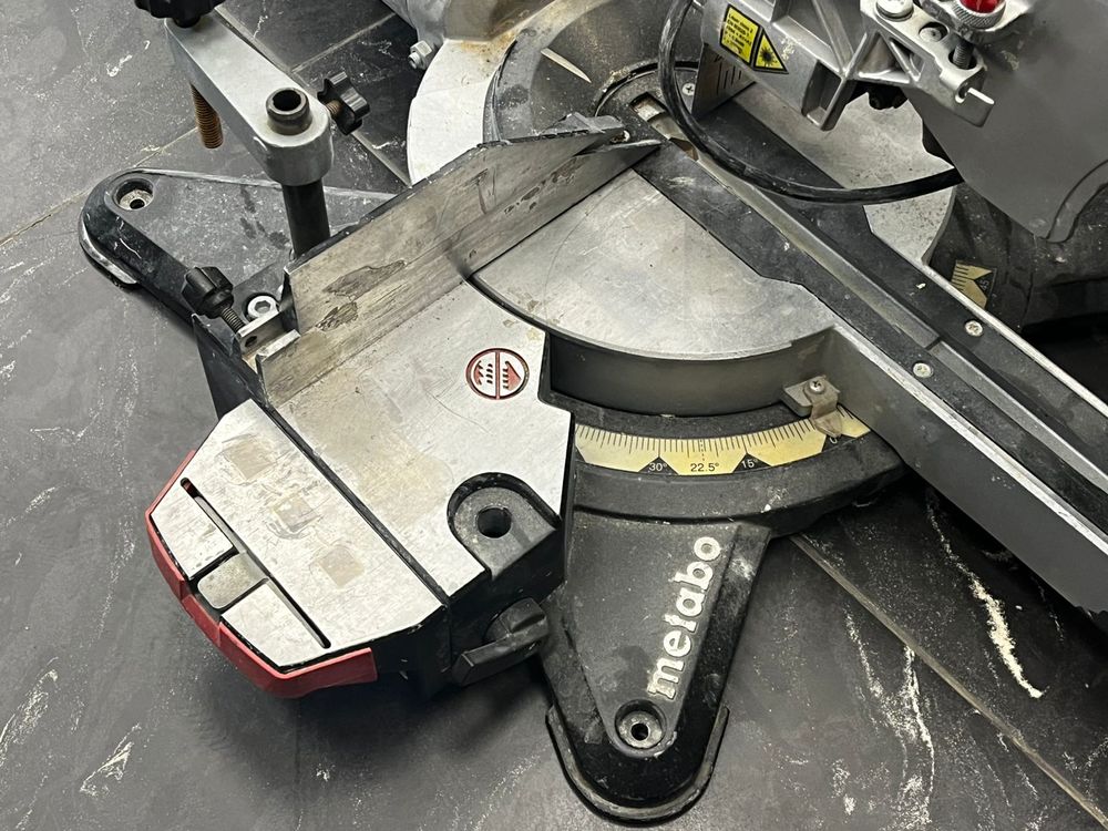Торцовочная пила Metabo KGS 254M