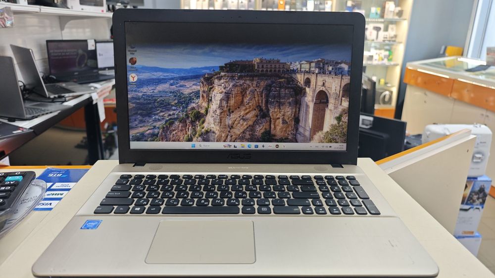 Ноутбук ASUS; Celeron N3350, Intel HD Graphics 500, 4 Гб, 120 Гб, Нет