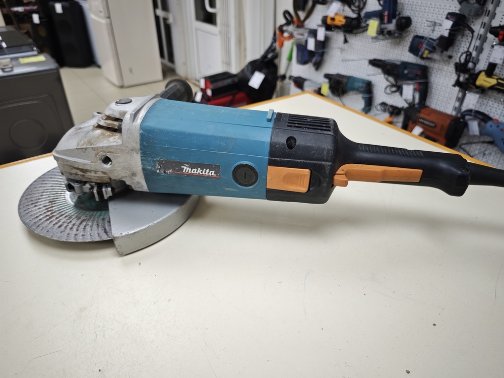 Угловая шлифмашина Makita 9079S