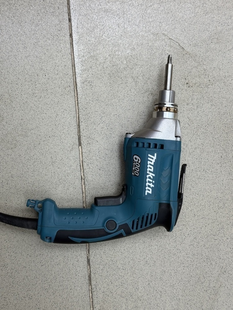 Шуруповерт Makita FS6300