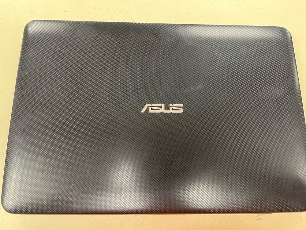 Ноутбук ASUS K555L; Core i3-4005U, GeForce 920M, 4 Гб, 120 Гб, Нет