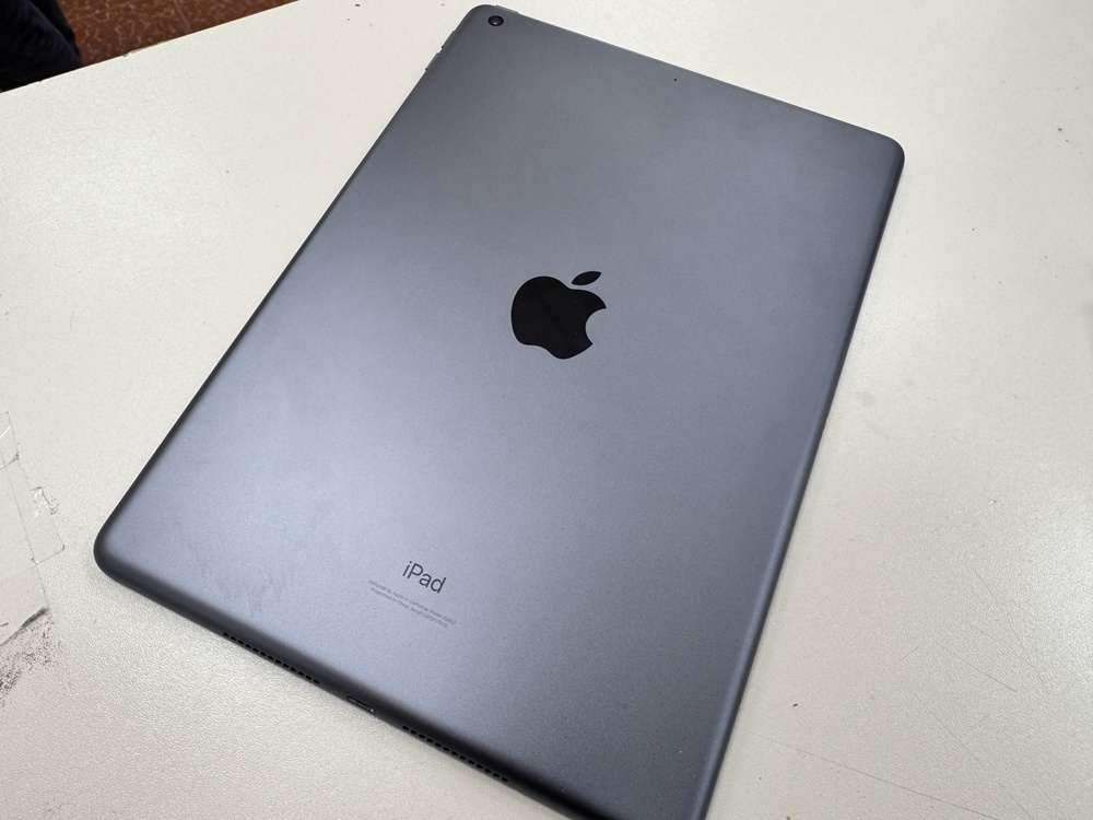 Планшет Apple iPad 9 64 ГБ (2021 A2602 (Wi-Fi)