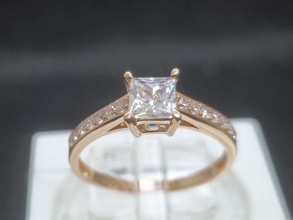 КОЛЬЦО С КАМНЯМИ (Au 585)