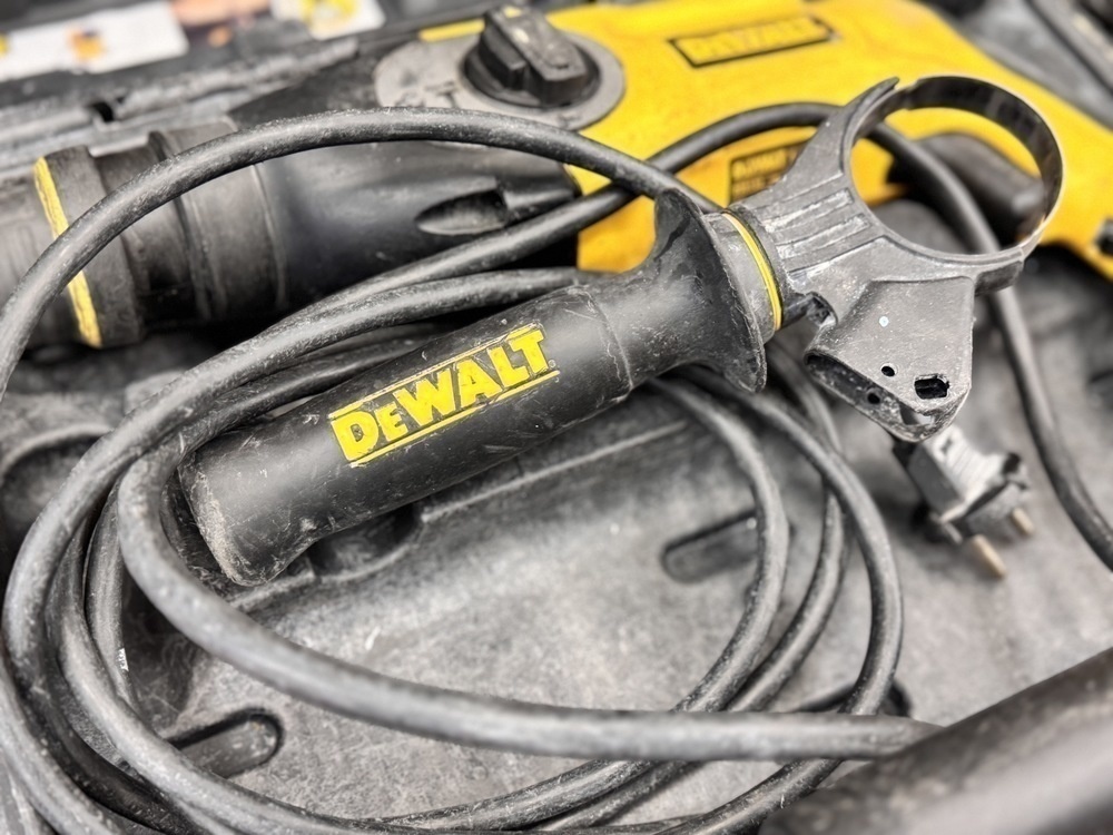 Перфоратор Dewalt D25123