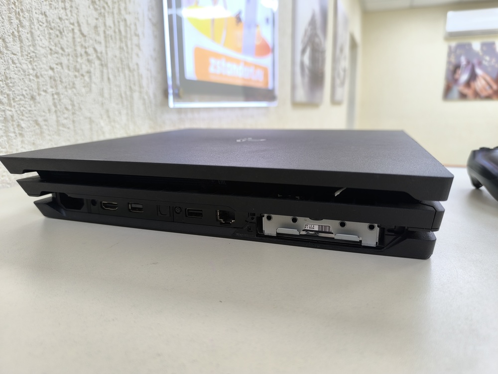 Игровая приставка PlayStation 4 Pro 1Tb