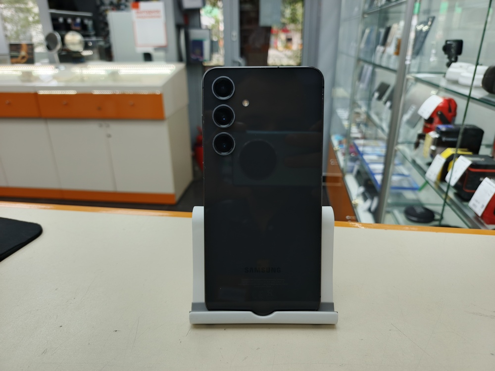 Смартфон Samsung Galaxy S24 FE 8/256