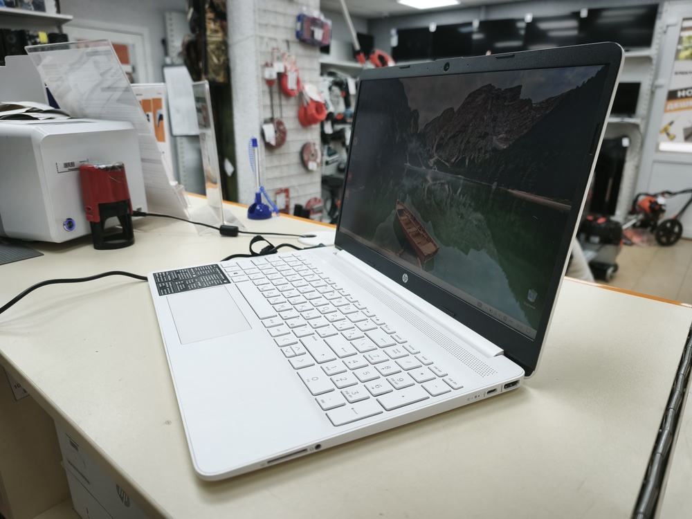 Ноутбук HP; Athlon 300U, Radeon Vega 3, 8 Гб, 256 Гб, Нет