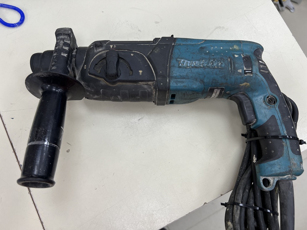 Перфоратор Makita HR 2470