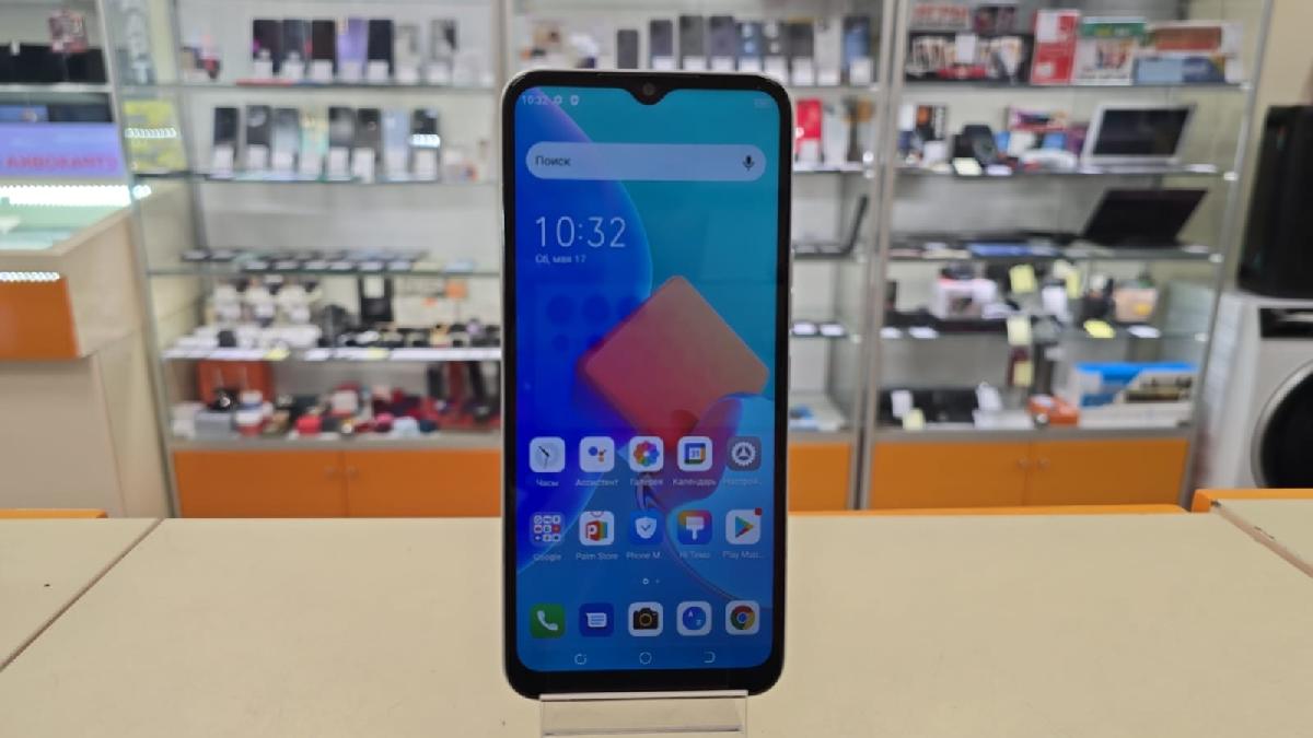 Смартфон Tecno Spark 8C 4/64