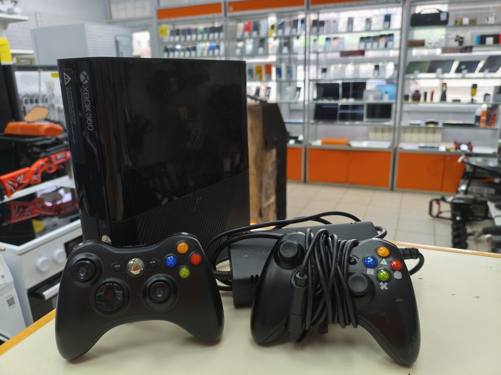 Игровая приставка Xbox 360;
