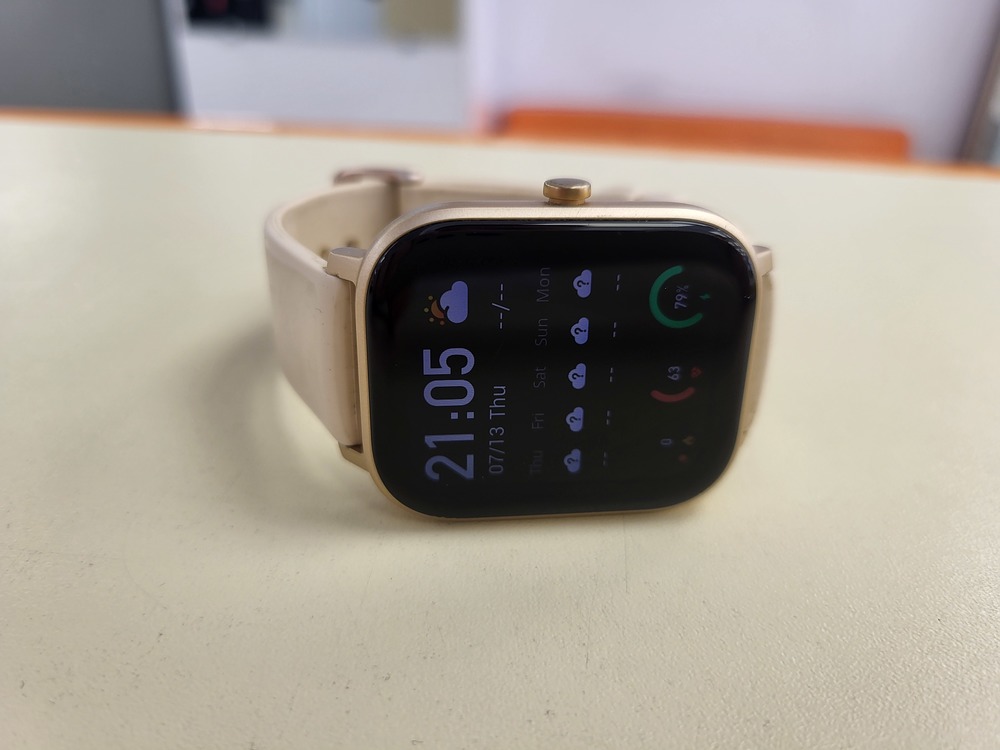 Фитнес-браслет Amazfit GTS 1;