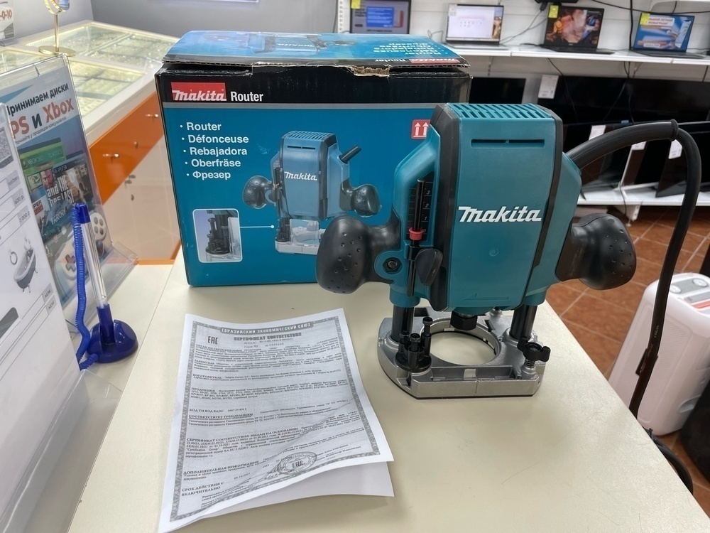 Фрезер Makita RP0900