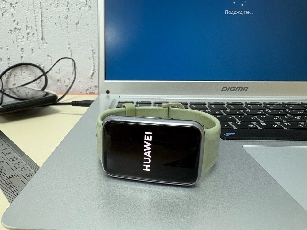 Смарт-часы Huawei Watch FIT