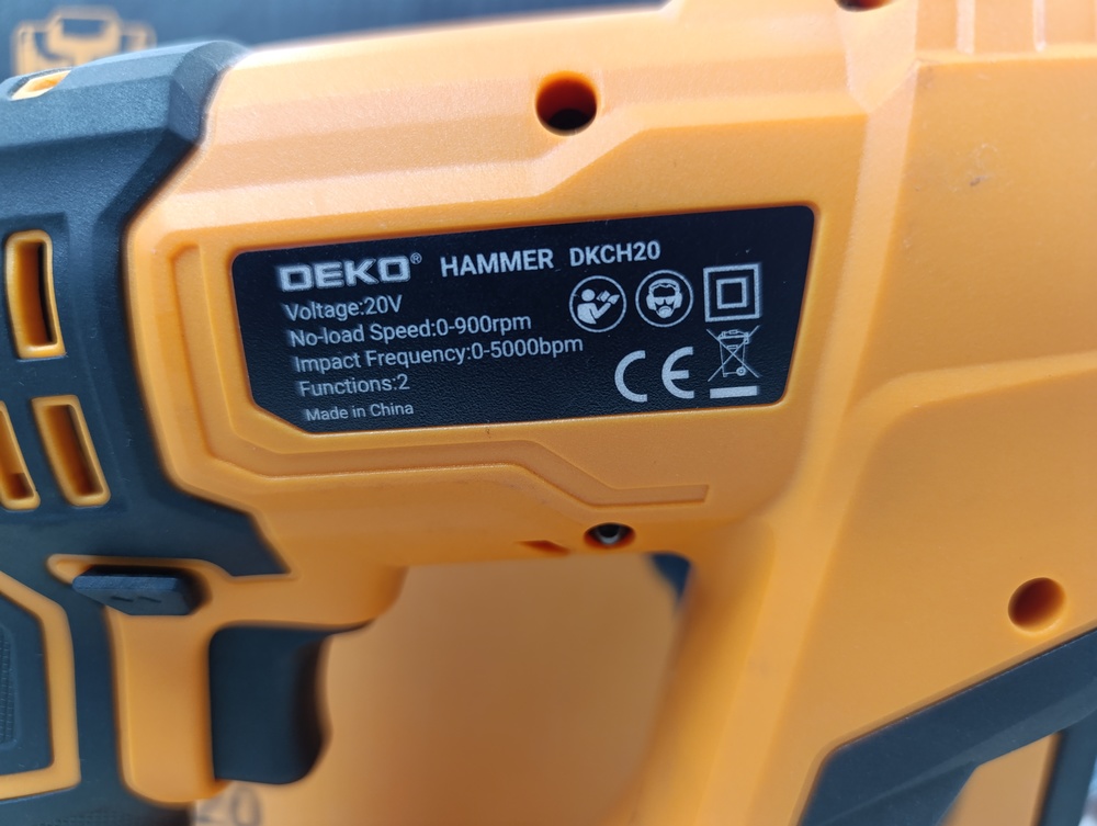 Перфоратор Deko DKCH20