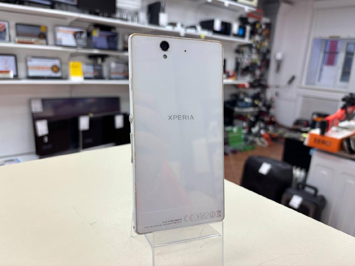 Смартфон Sony C6603 Xperia Z